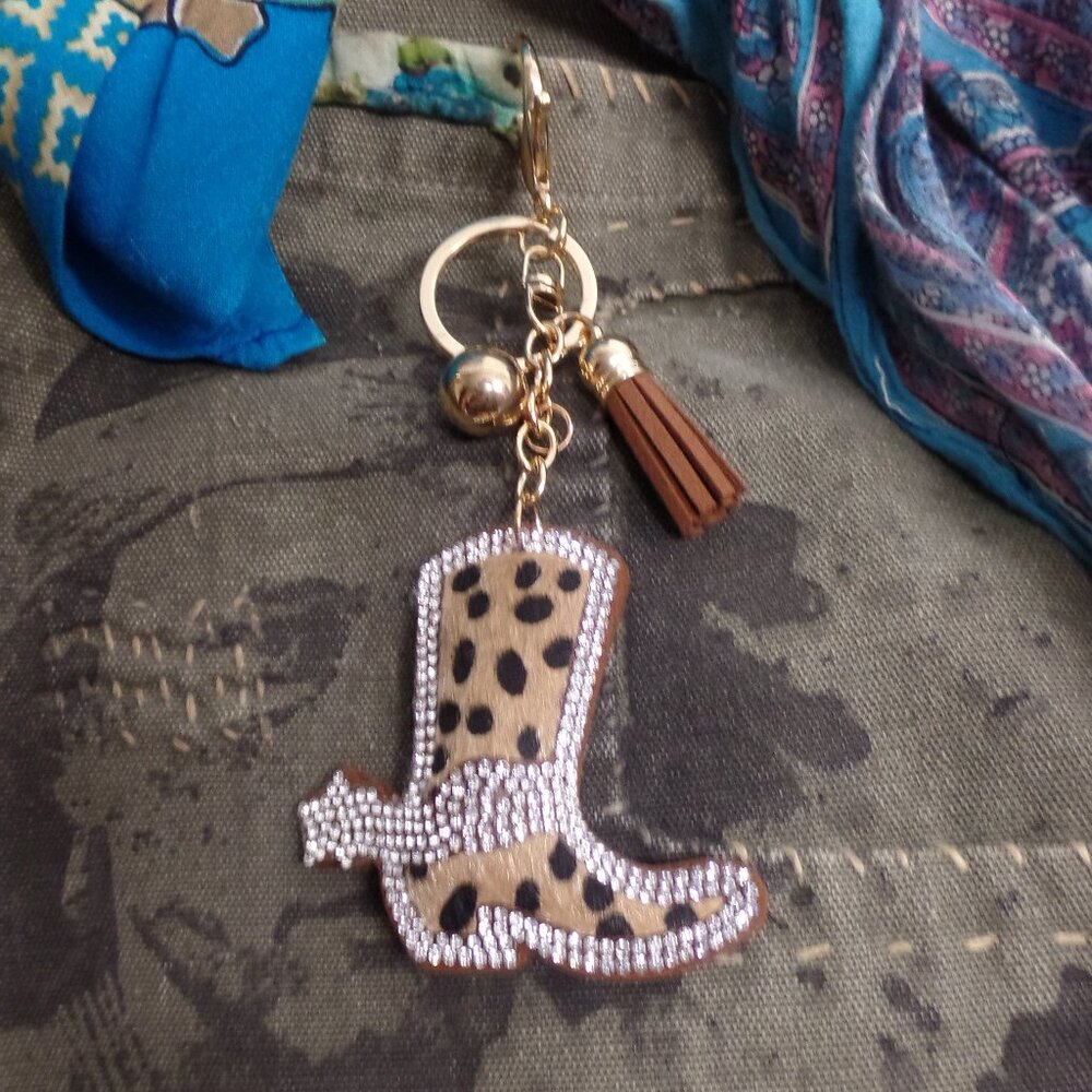 Cowboy Faux Fur Bag Charm Animal Print Rhinestone Trim Key Chain NWOT HEART (1) - Picture 5 of 6